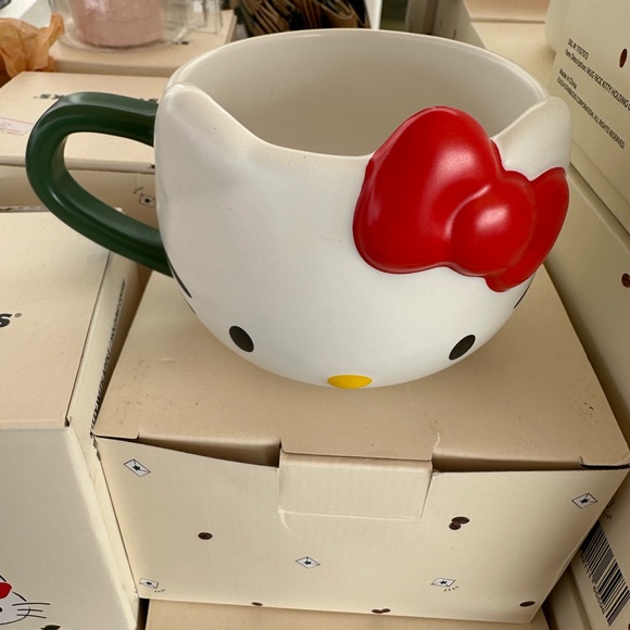 Hello Kitty x Starbucks Mug - Picture 3 of 3